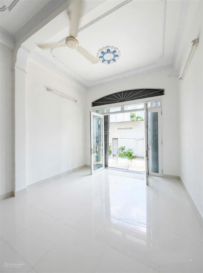 Chủ bán gấp nhà 3 tầng  hẻm xe hơi tô hiệu  tphcm