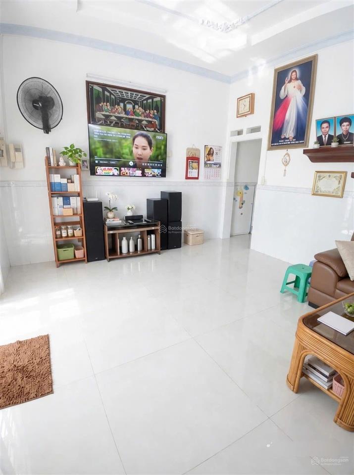 Giảm 1 tỷ 8  bán gấp nhà 2 tầng  hxh trần tấn  tp