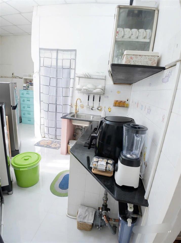 Giảm 1 tỷ 8  bán gấp nhà 2 tầng  hxh trần tấn  tp