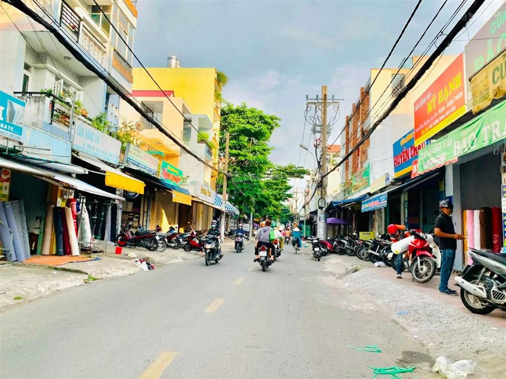 Bán nhà hẻm xe hơi ngay khu chợ vải phú thọ hòa  diện tích 4,2x18,3m  giá 7,2 tỷ tl