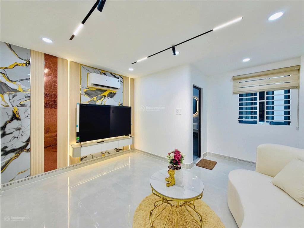 Vị trí cực hiếm ngay chu văn an, 68m2, 4 tầng đúc, 5 pn 6wc, kế chợ bình tây, hẻm xe tải tới nhà