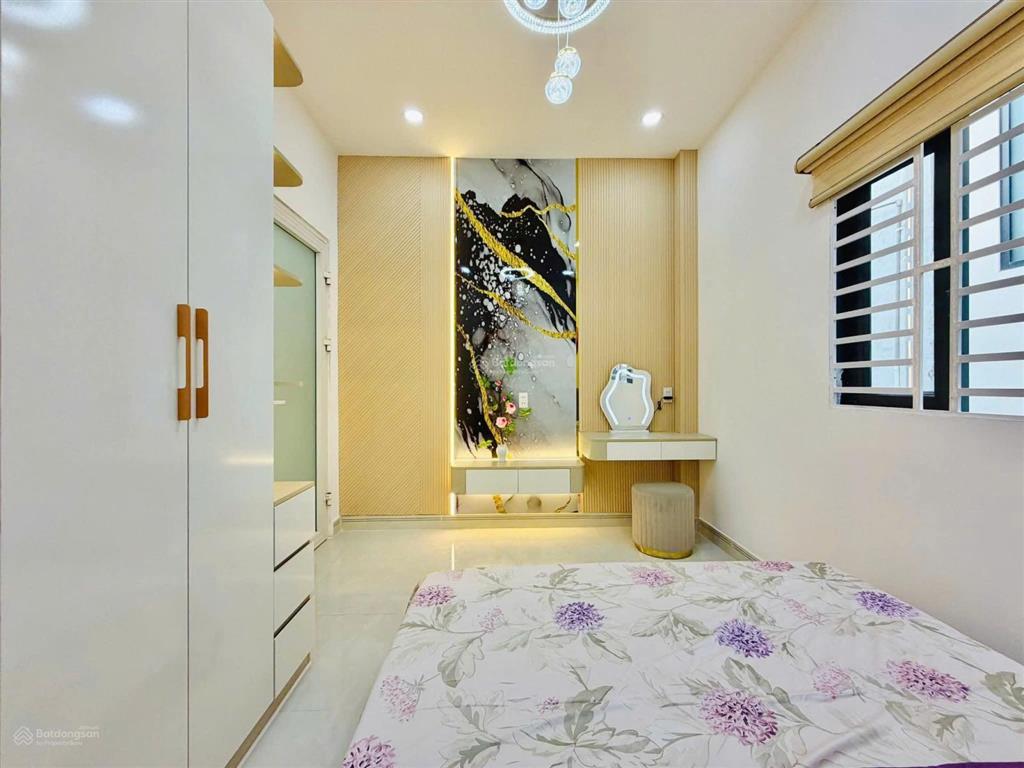 Vị trí cực hiếm ngay chu văn an, 68m2, 4 tầng đúc, 5 pn 6wc, kế chợ bình tây, hẻm xe tải tới nhà