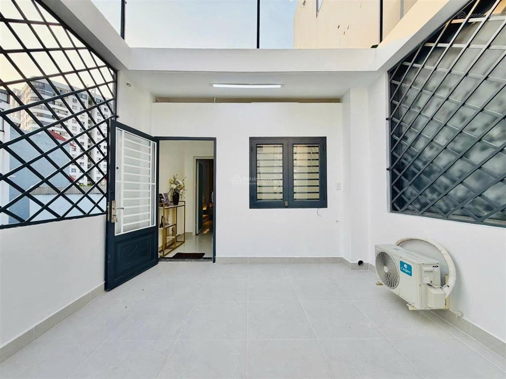 Vị trí cực hiếm ngay chu văn an, 68m2, 4 tầng đúc, 5 pn 6wc, kế chợ bình tây, hẻm xe tải tới nhà