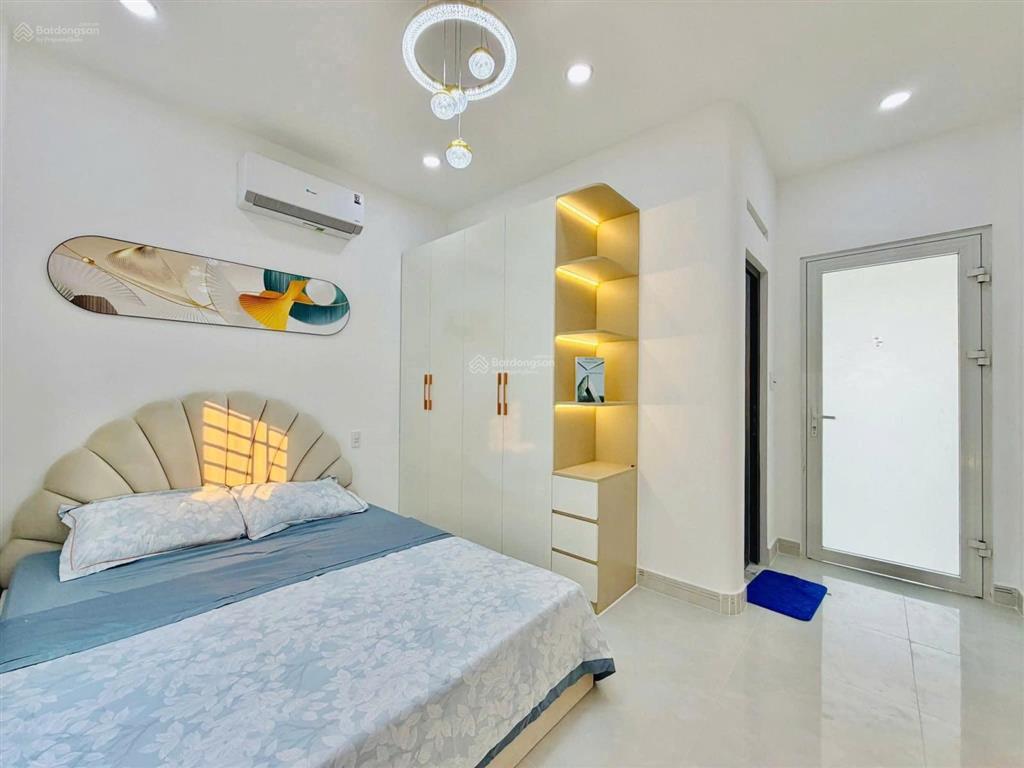 Vị trí cực hiếm ngay chu văn an, 68m2, 4 tầng đúc, 5 pn 6wc, kế chợ bình tây, hẻm xe tải tới nhà