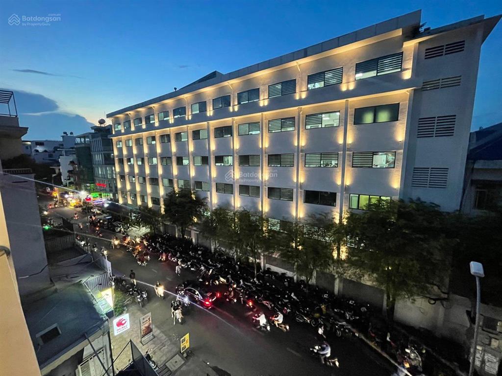 Bán nhà riêng tại 27 đào duy từ, quận 10, 34 tỷ, 111 m2, 4 tầng, có thang máy và nội thất đời mới