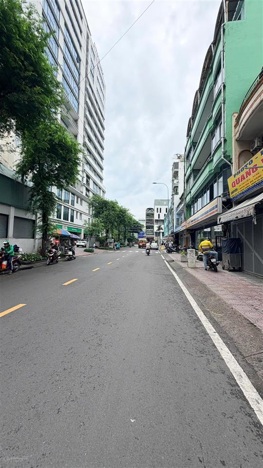 Bán nhà riêng tại 27 đào duy từ, quận 10, 34 tỷ, 111 m2, 4 tầng, có thang máy và nội thất đời mới
