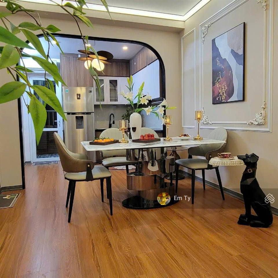 Chính chủ nhờ bán chung cư tây mỗkđt vinsmartban công đngiao thông thuận tiệndt 90m2giá 5 tỷ 8