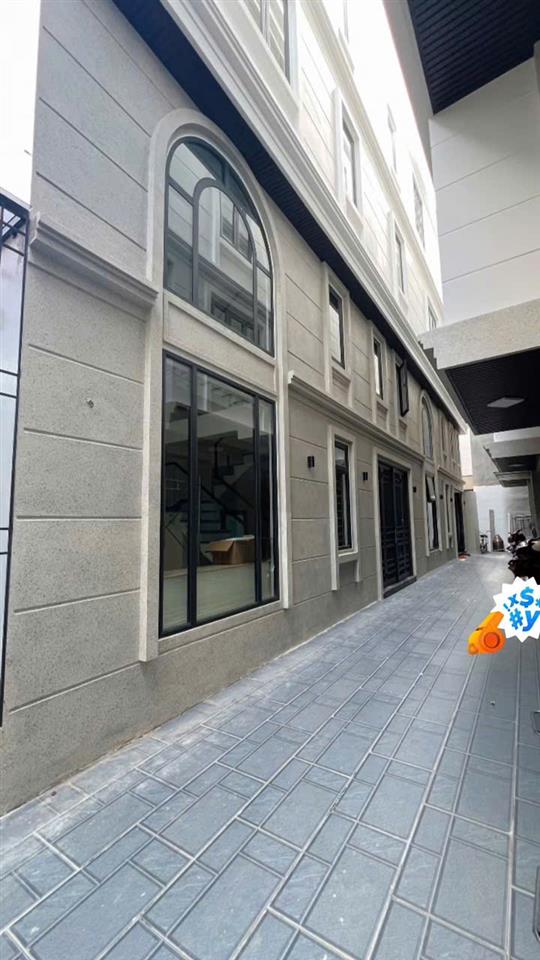Nhà Thiên Lôi Aeon Mall vị trí sau nhà mặt đường có gara