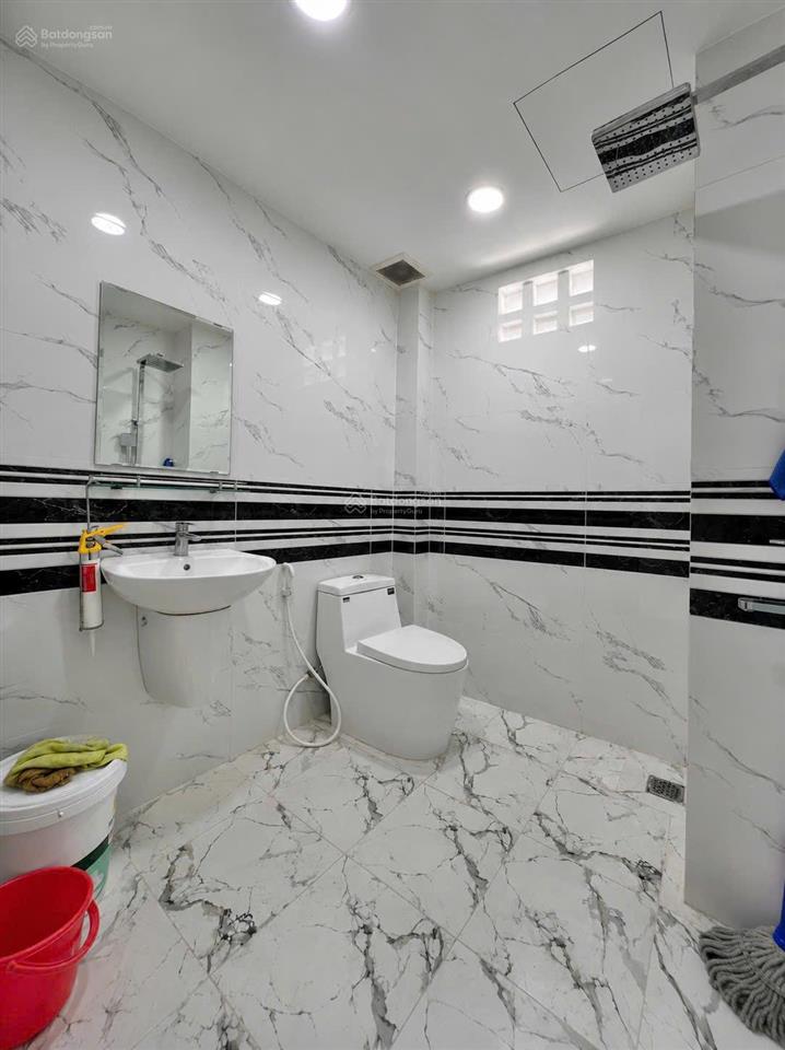 Cho thuê căn hộ dịch vụ mới 100% đường ung văn khiêm, bình thạnh  có cửa sổ lớn thoáng mát
