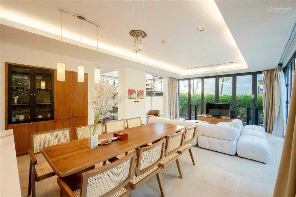 Bán nhà biệt thự the ocean villas thuộc vina capital, lô b1, dt 508m2, full nội thất