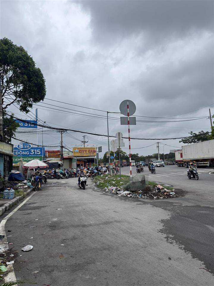 Ct nhà nguyên căn, có sân để xe trước. 2 phòng ngủ, 1 phòng khách, bếp, toilet 3 triệu/tháng