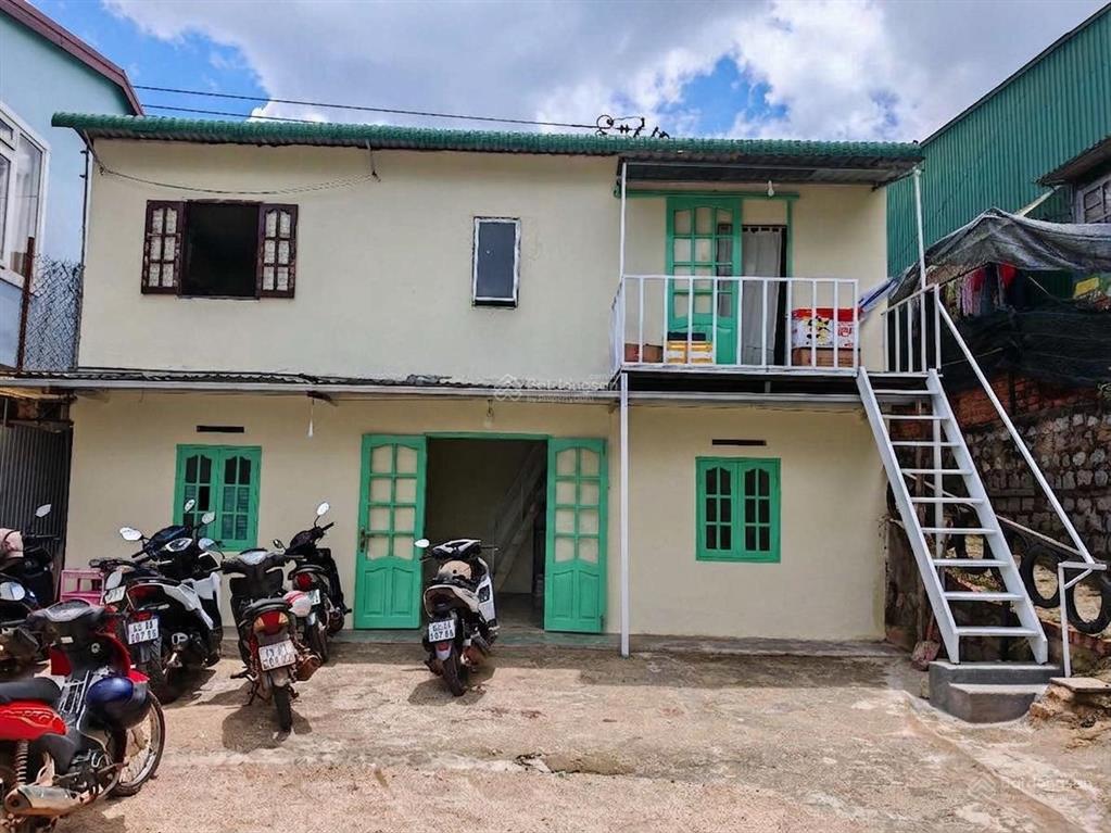 Nhà khu dưới trệt sân rộng 300m2