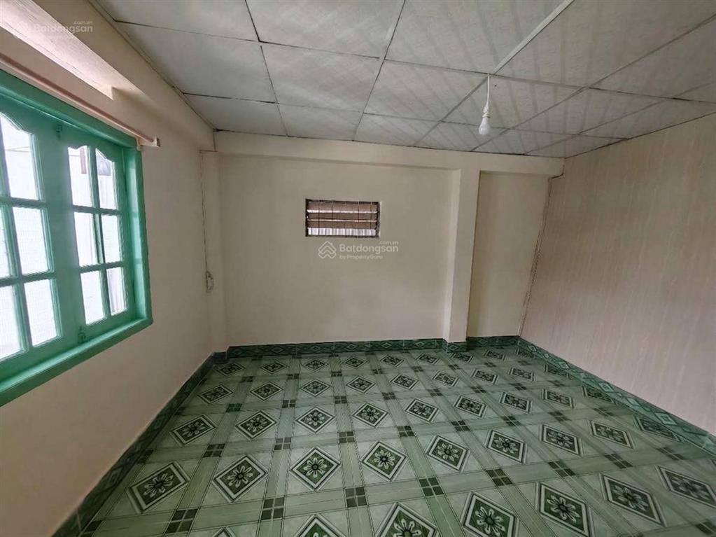 Nhà khu dưới trệt sân rộng 300m2