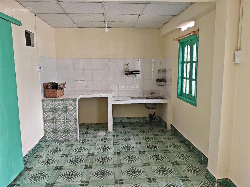 Nhà khu dưới trệt sân rộng 300m2