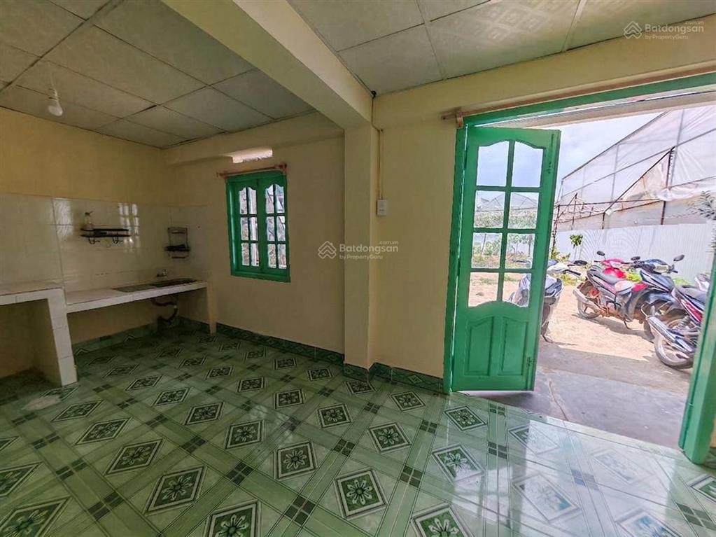 Nhà khu dưới trệt sân rộng 300m2