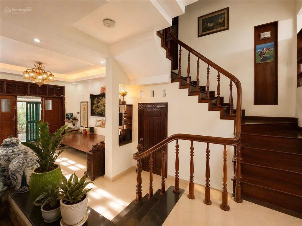Bán nhà cách mạng tháng 8 q3 hẻm nhựa 12m 98m2 ngay ga metro 5,4m x 17m