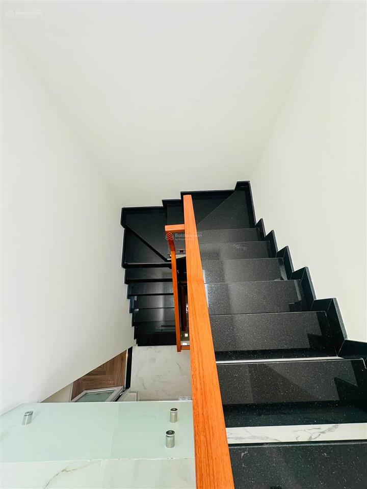 Bán nhà 3 tháng 2 lê hồng phong quận 10 hxh vf3 4 tầng 5pn