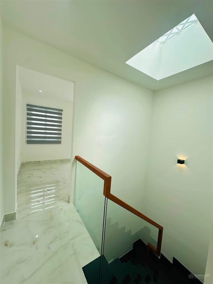 Bán nhà 3 tháng 2 lê hồng phong quận 10 hxh vf3 4 tầng 5pn