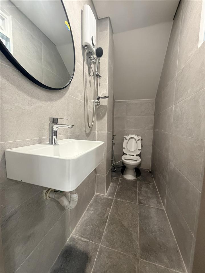 Bán nhà hẻm 4,5m huỳnh văn bánh p.17 q.phú nhuận  4,8m x 9m  5pn 6wc