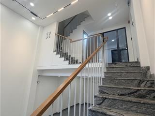 Bán nhà hẻm 4,5m huỳnh văn bánh p.17 q.phú nhuận  4,8m x 9m  5pn 6wc