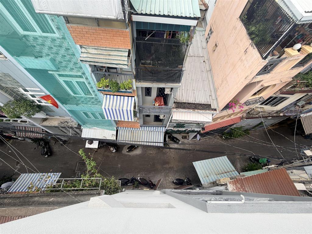 Bán nhà hẻm 4,5m huỳnh văn bánh p.17 q.phú nhuận  4,8m x 9m  5pn 6wc