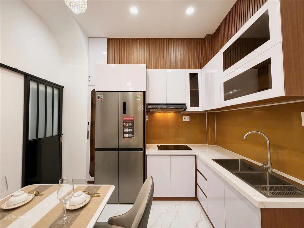Bán nhà phan đình phùng phú nhuận hẻm thông sát xe hơi 4 tầng nở hậu 6.4m chỉ 9.9 tỷ