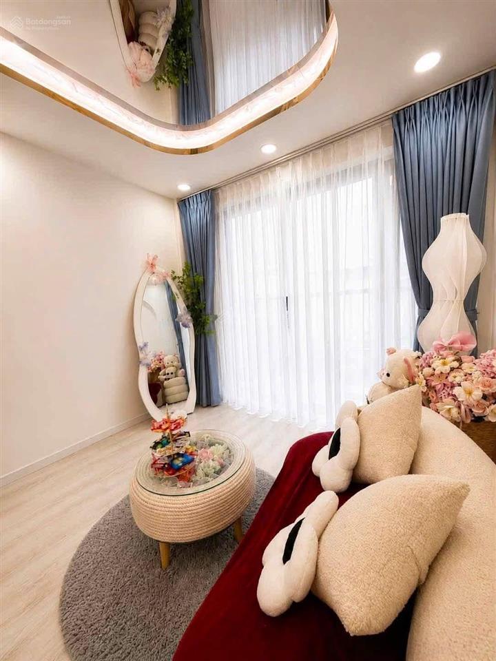 Cần bán nhà cmt8, quận 10 hxh tránh nhau 2 tầng chỉ 5.2 tỷ dtsd 50m2