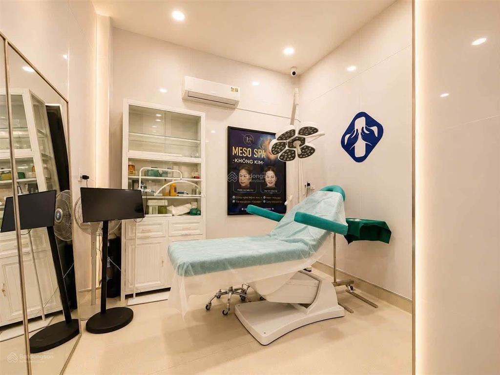 Cần bán nhà cmt8, quận 10 hxh tránh nhau 2 tầng chỉ 5.2 tỷ dtsd 50m2