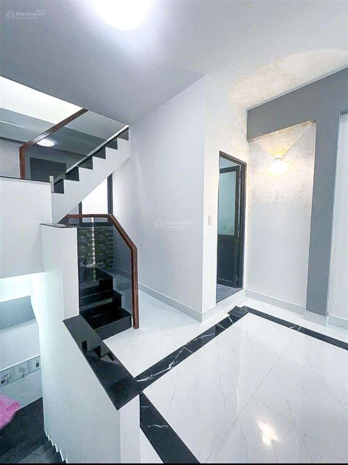 Bán nhà mặt tiền tương lai đường thái phiên quận 11  43m2  3 tầng  giá mới 6.98 tỷ