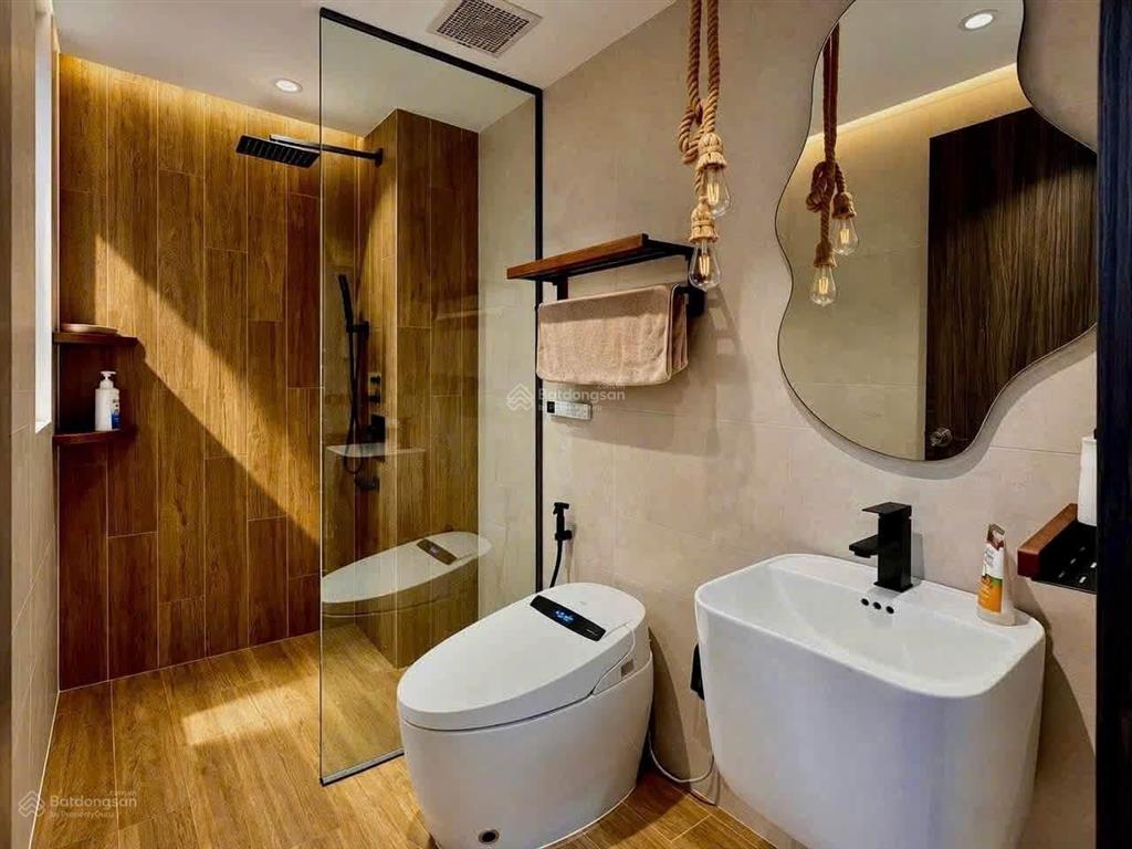 Bán nhà thoại ngọc hầu tân phú 5 tầng gara ô tô 8,99 tỷ  5pn 4wc