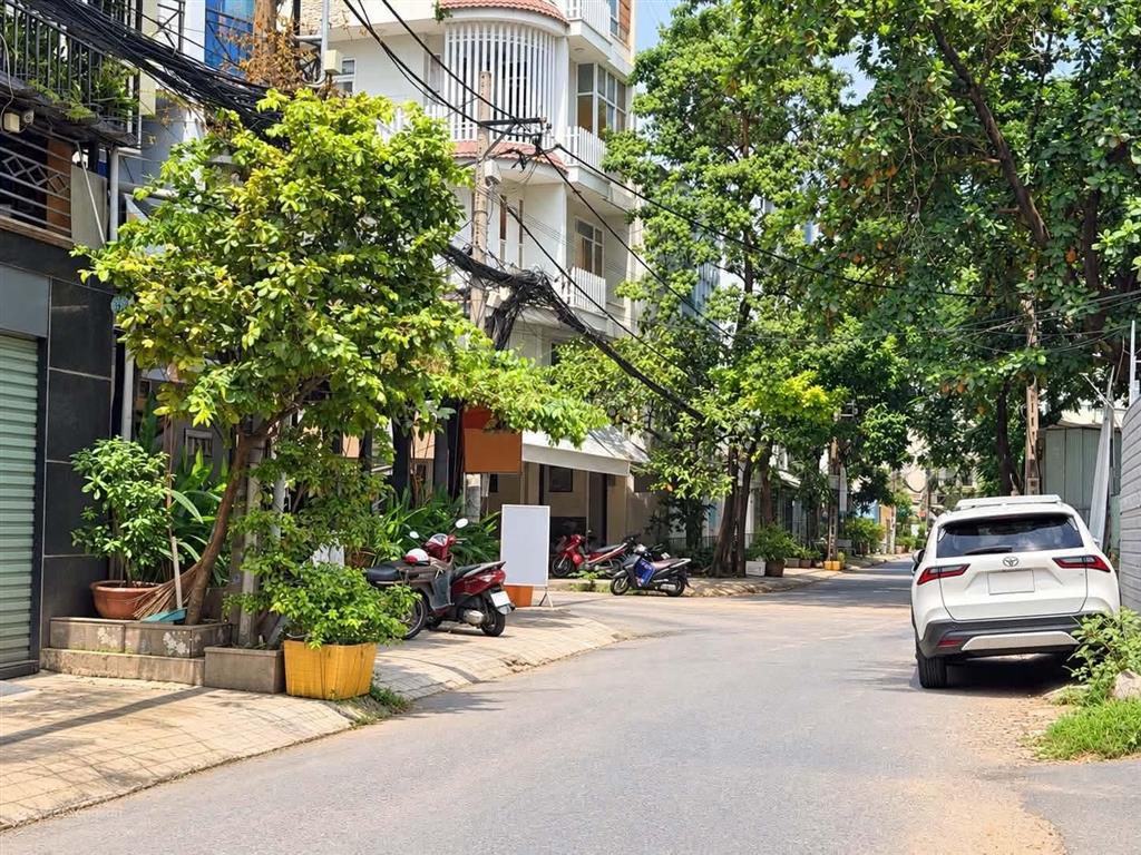 Chỉ 5,25 tỷ nhà 4 tầng, hẻm xe tải khu thành thái q10!