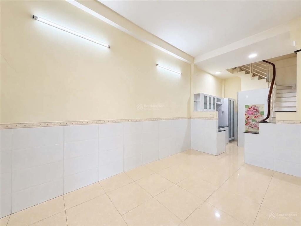 Chỉ 5,25 tỷ nhà 4 tầng, hẻm xe tải khu thành thái q10!