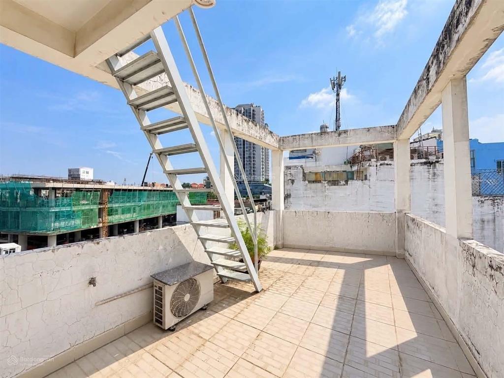 Chỉ 5,25 tỷ nhà 4 tầng, hẻm xe tải khu thành thái q10!