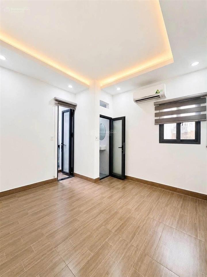 Chính chủ gửi bán nhà mới đường hồ hảo hớn quận 1 3 tầng hẻm xe hơi đỗ cửa 5.7 tỷ