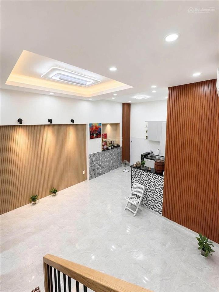 Chính chủ gửi bán nhà mới đường hồ hảo hớn quận 1 3 tầng hẻm xe hơi đỗ cửa 5.7 tỷ