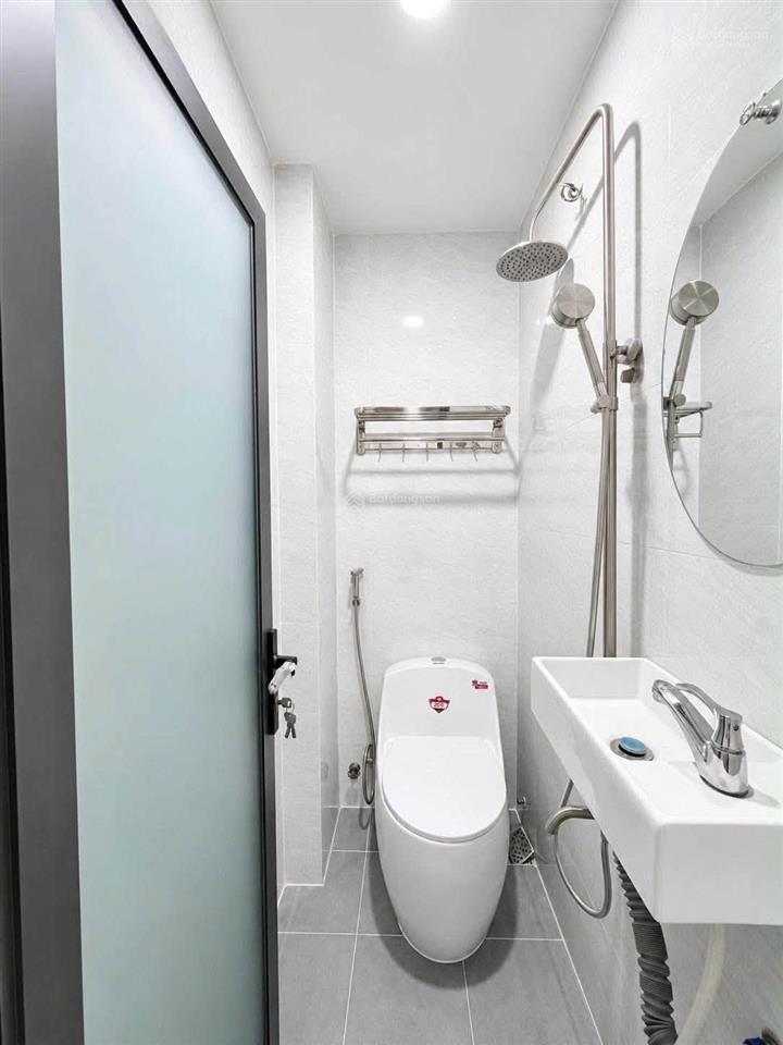 Chính chủ gửi bán nhà mới đường hồ hảo hớn quận 1 3 tầng hẻm xe hơi đỗ cửa 5.7 tỷ