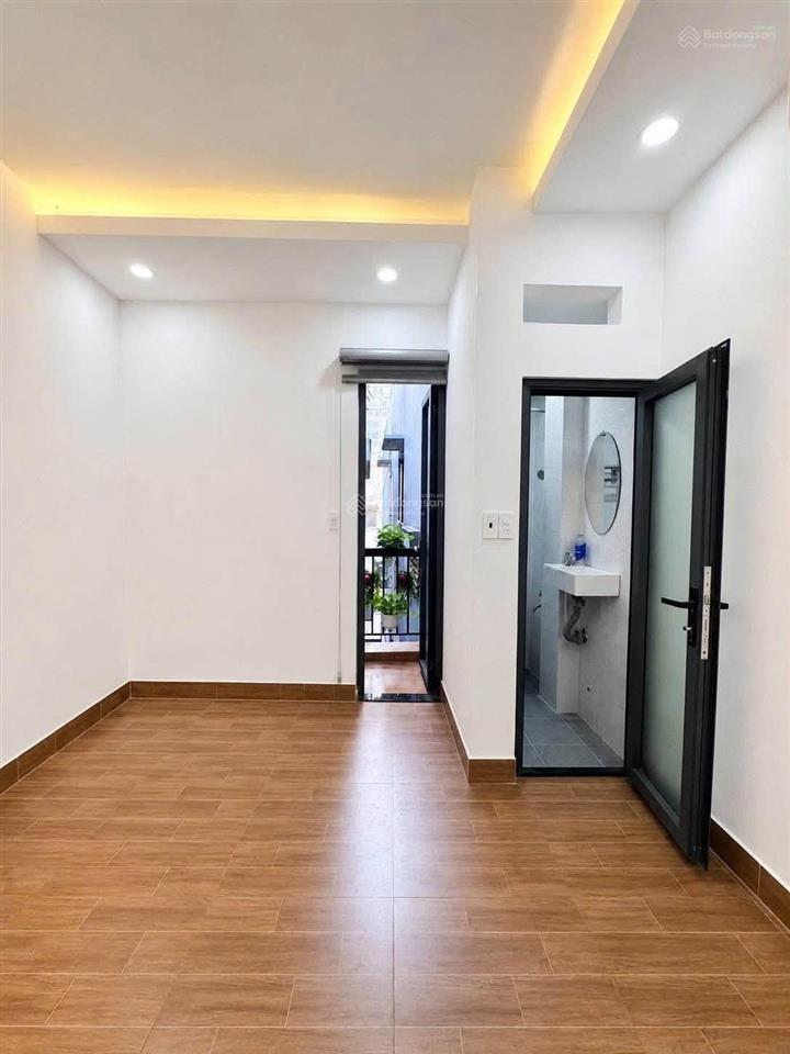 Chính chủ gửi bán nhà mới đường hồ hảo hớn quận 1 3 tầng hẻm xe hơi đỗ cửa 5.7 tỷ