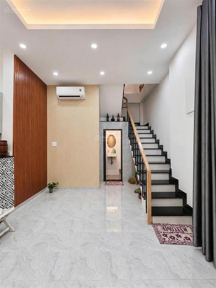 Chính chủ gửi bán nhà mới đường hồ hảo hớn quận 1 3 tầng hẻm xe hơi đỗ cửa 5.7 tỷ