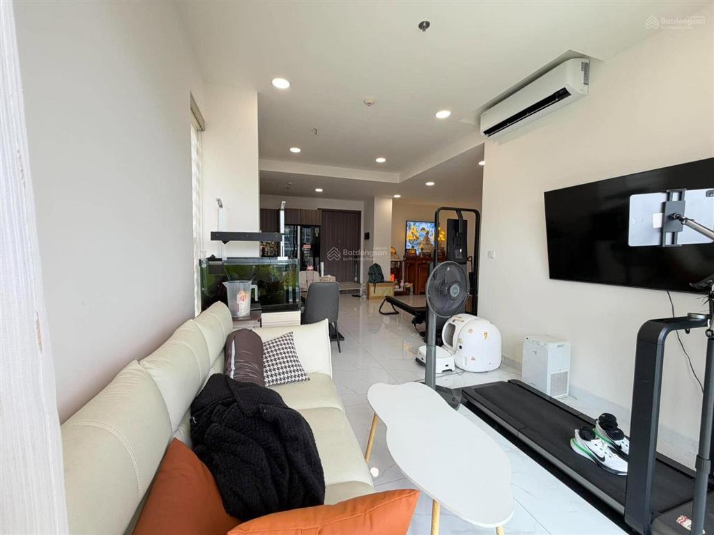 Bán căn hộ diamond centery celadon city 8, x tỷ  96m2, 2pn 2wc