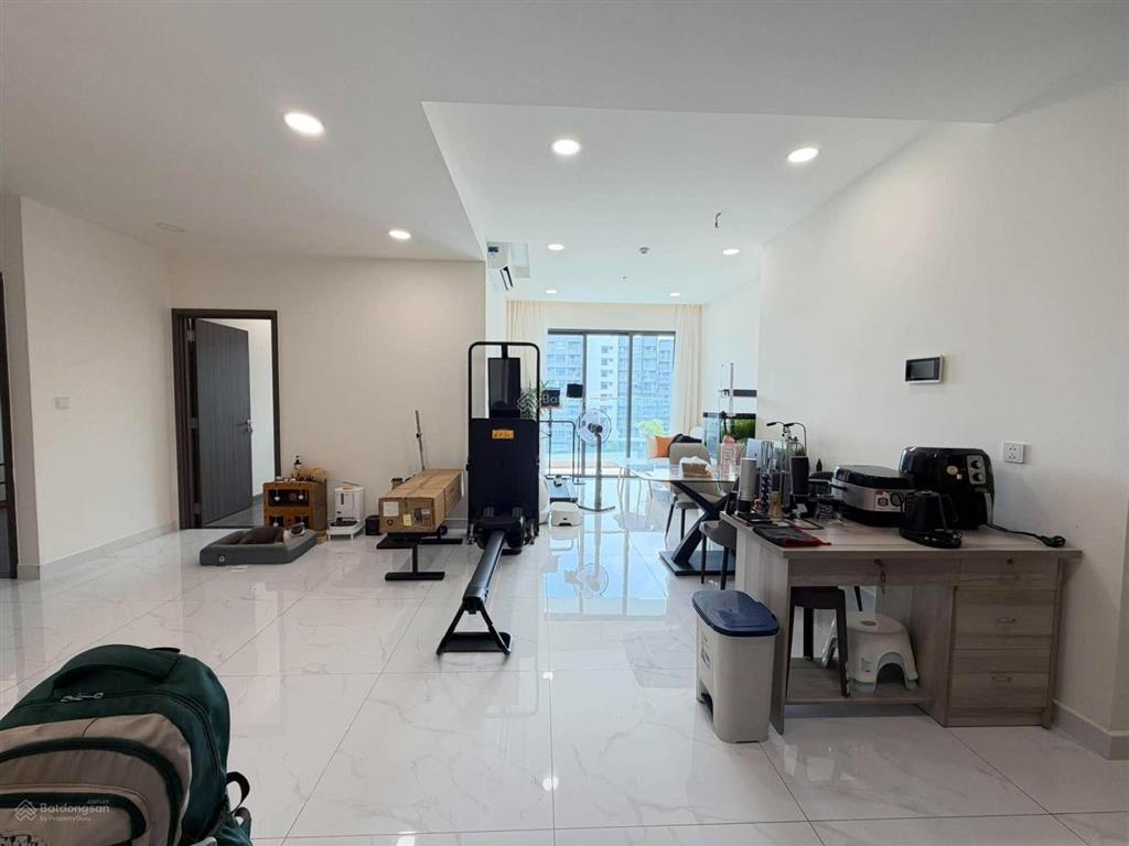 Bán căn hộ diamond centery celadon city 8, x tỷ  96m2, 2pn 2wc