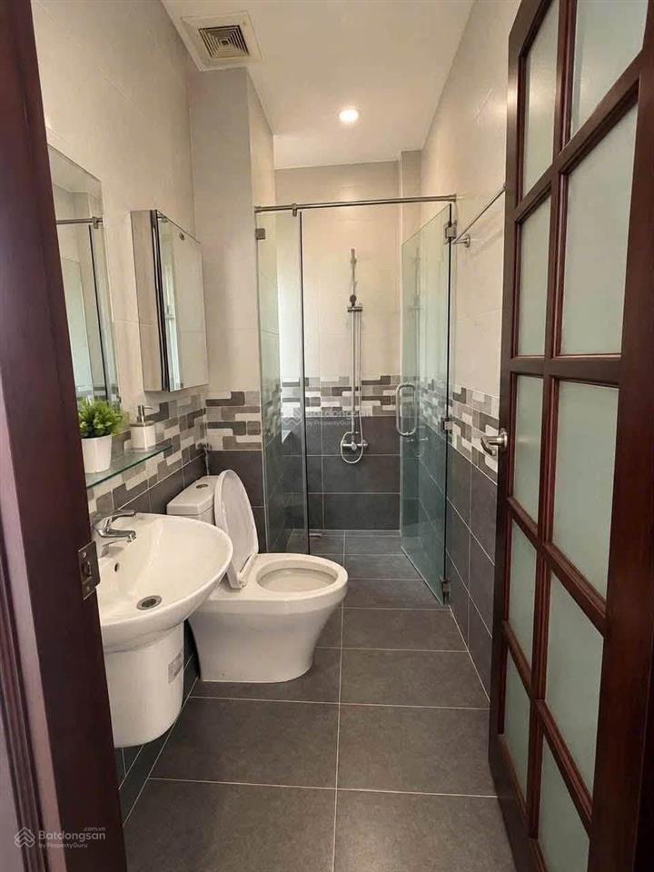 Bán nhà trung tâm q10  cmt8, kế khu bắc hải  8,8 t.ỷ  53m2 đất  4 tầng