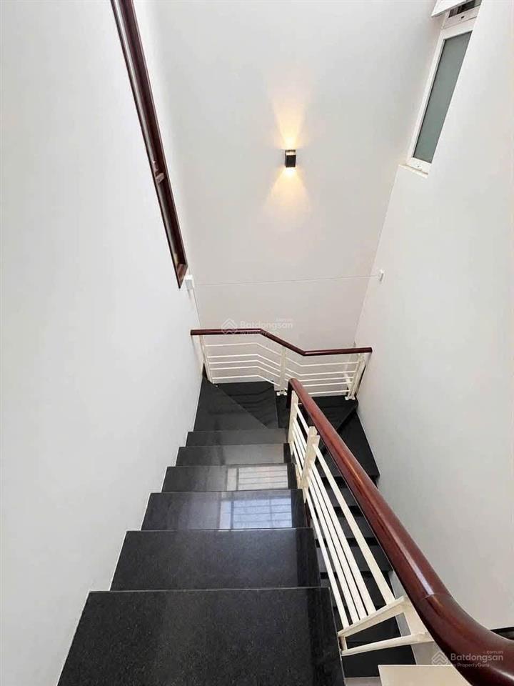 Bán nhà trung tâm q10  cmt8, kế khu bắc hải  8,8 t.ỷ  53m2 đất  4 tầng