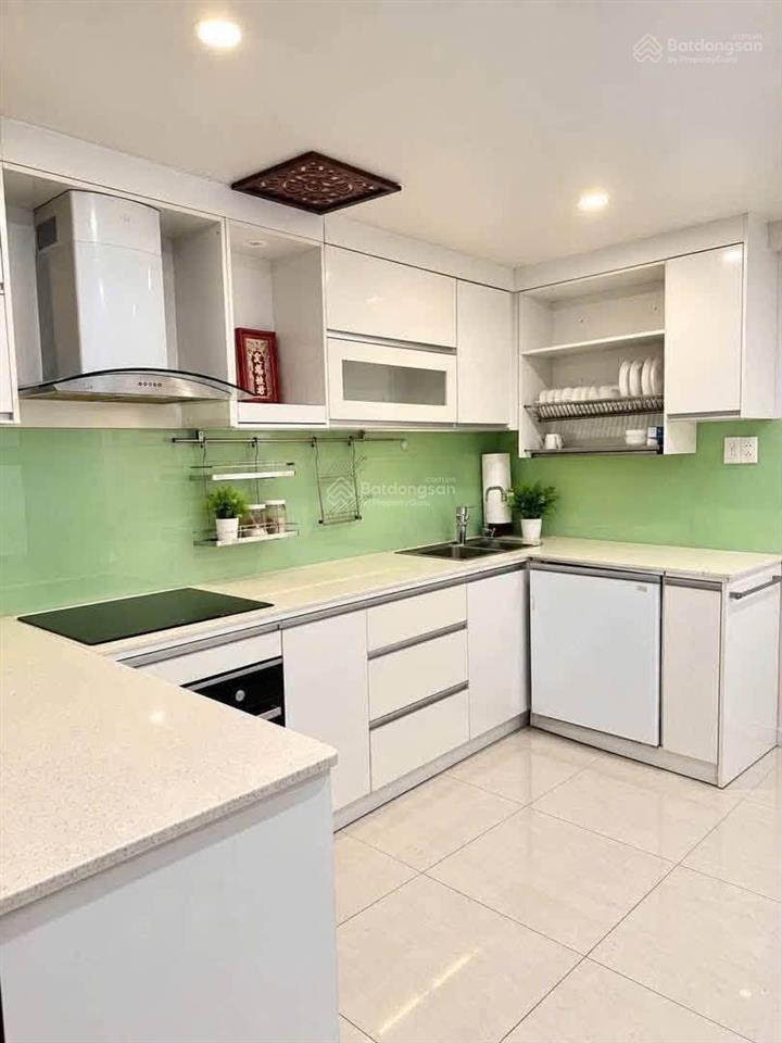Bán nhà trung tâm q10  cmt8, kế khu bắc hải  8,8 t.ỷ  53m2 đất  4 tầng