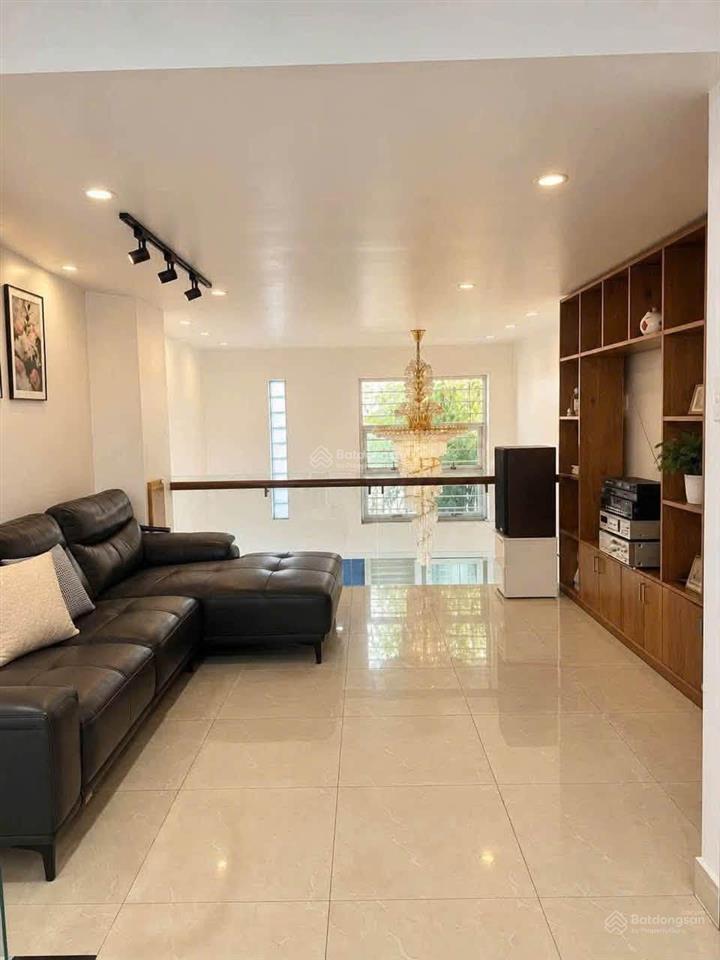 Bán nhà trung tâm q10  cmt8, kế khu bắc hải  8,8 t.ỷ  53m2 đất  4 tầng