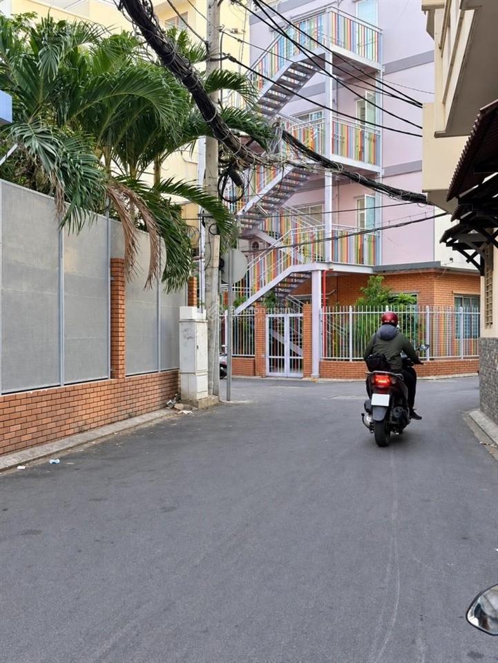 Bán nhà phan đình phùng phú nhuận 5 tầng 6,95 tỷ  5pn