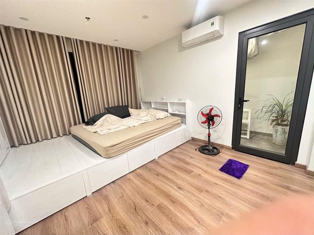 Chính chủ bán căn studio 32m2 tầng 2209 tòa i1 vinhomes smart city.giá 2.7 tỷ bao phí.