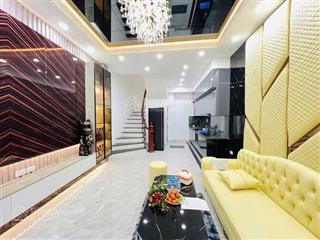 Hàng cực hiếm gần ngã tư sở  40m2 * 6 tầng  nhà mới  ngõ xe ba gác đỗ cổng  giá 7.9 tỷ
