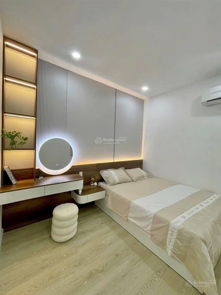 Chủ ngộp cần bán ch richmond giá 2 tỷ 300 sổ sẵn, 2pn 2wc, dt 70m2, hướng thoáng nhìn q1, full nt