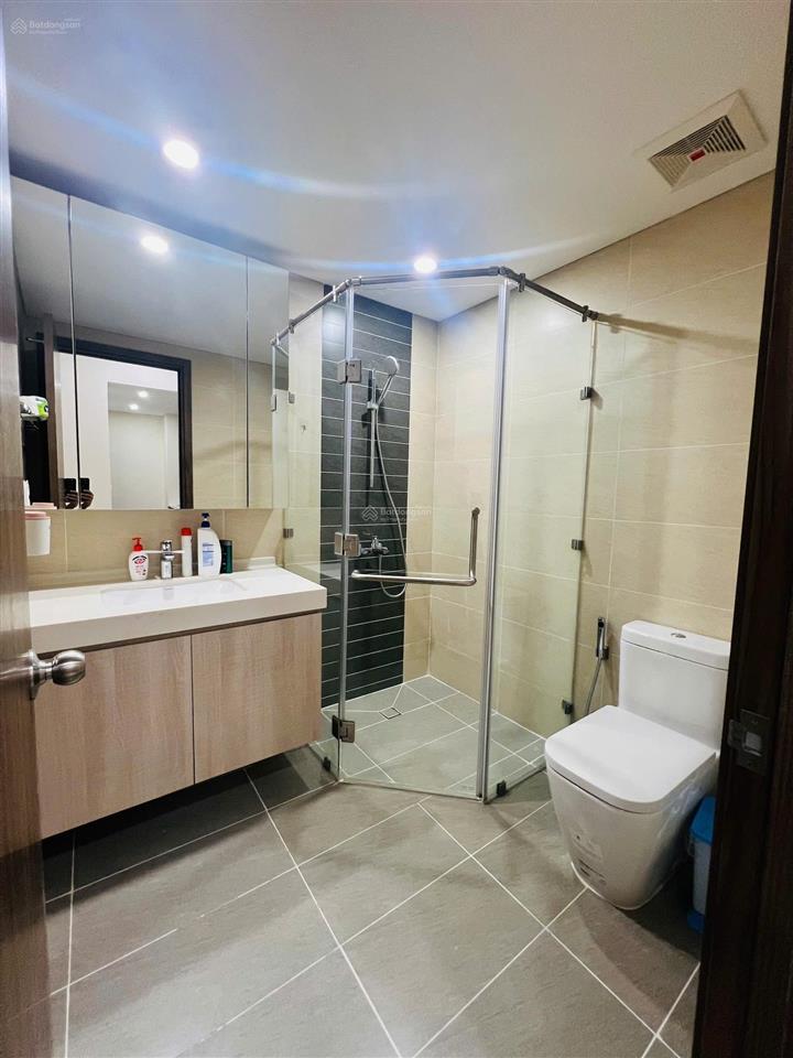 Chủ ngộp cần bán ch richmond giá 2 tỷ 300 sổ sẵn, 2pn 2wc, dt 70m2, hướng thoáng nhìn q1, full nt
