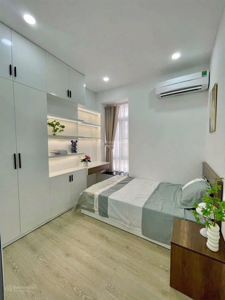 Chủ ngộp cần bán ch richmond giá 2 tỷ 300 sổ sẵn, 2pn 2wc, dt 70m2, hướng thoáng nhìn q1, full nt